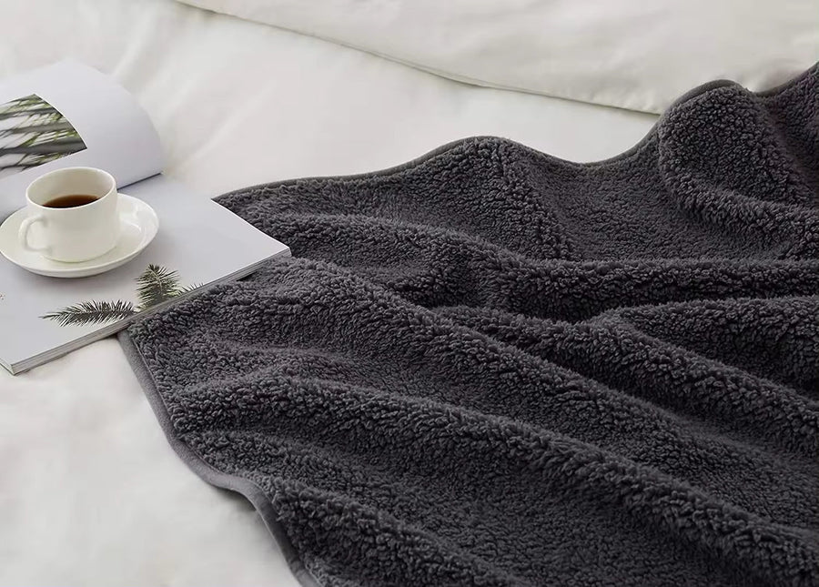 Splash Blanket 💦 - Waterproof Protection