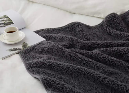 Splash Blanket 💦 - Waterproof Protection